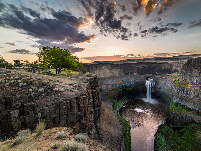  the Beauty of the Palouse Falls State Park