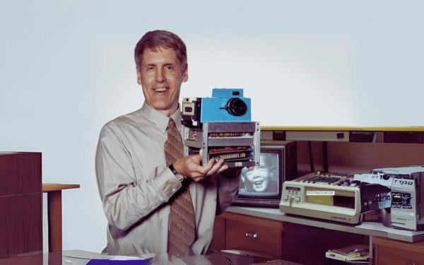 Digital Camera Pioneer  Steven Sasson